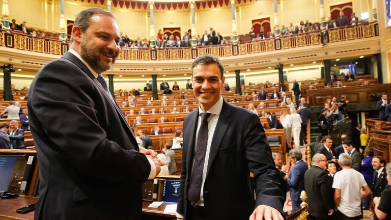 Pedro Sánchez y José Luis Ábalos en el Congreso de los Diputados